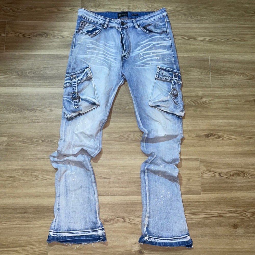 Size 32 Men’s Blue Jeans w/ Jewels On The Side Pockets
